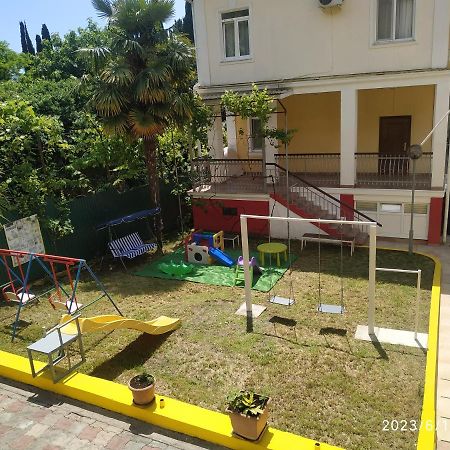 Бестужевский Дворик Gagra Exterior foto