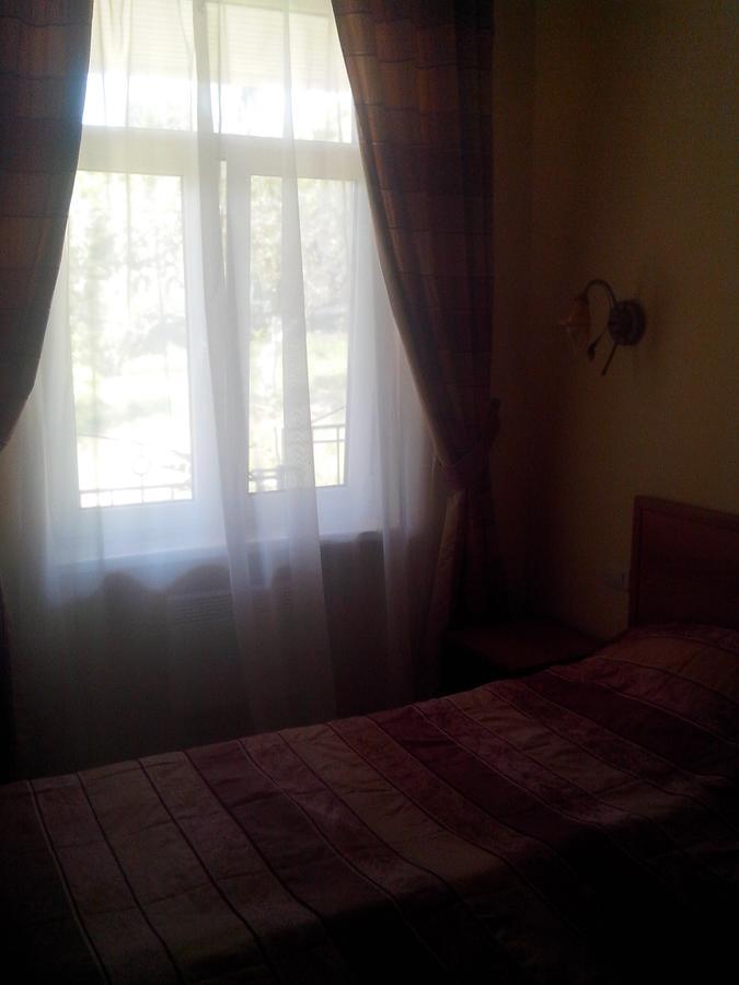 Бестужевский Дворик Gagra Exterior foto