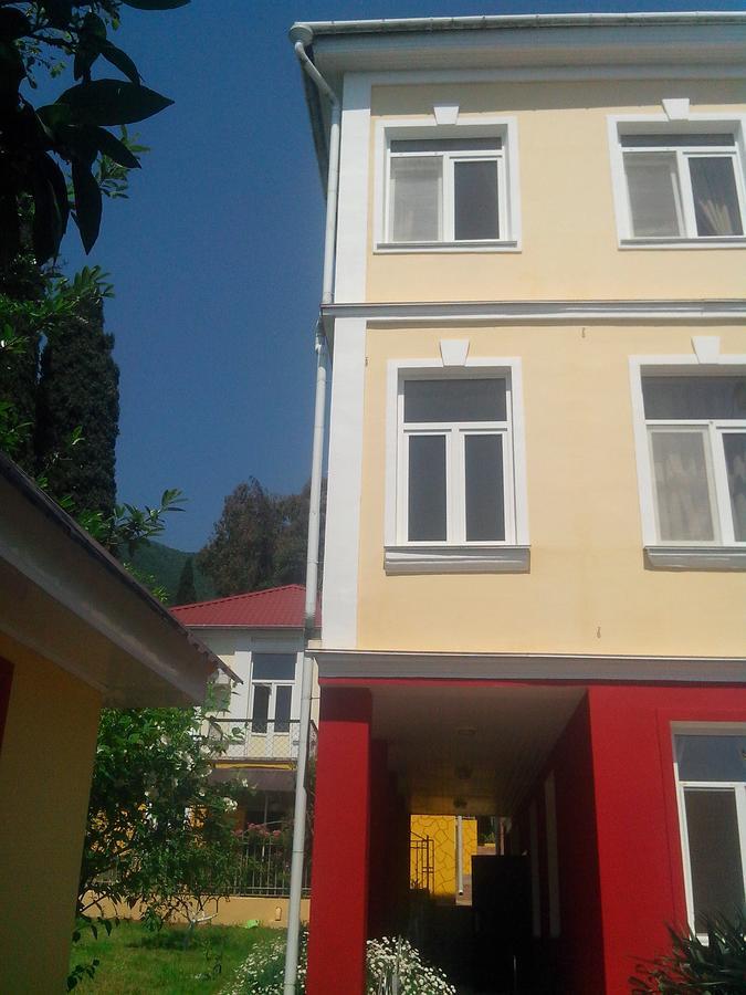 Бестужевский Дворик Gagra Exterior foto