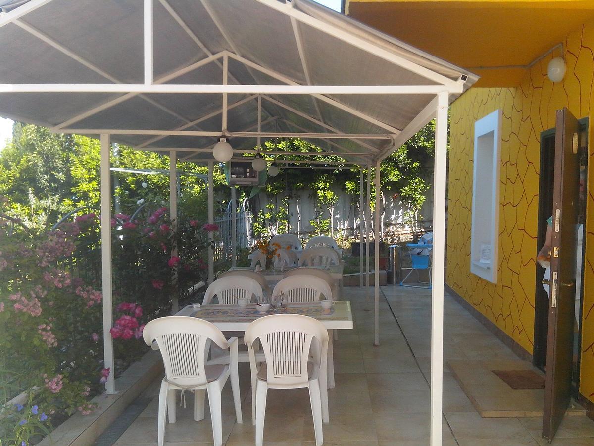 Бестужевский Дворик Gagra Exterior foto