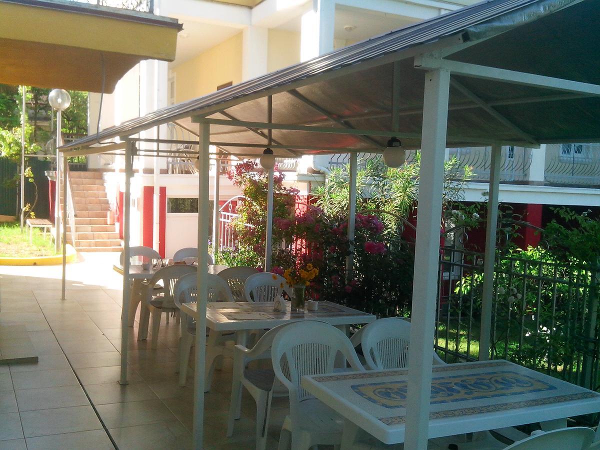 Бестужевский Дворик Gagra Exterior foto
